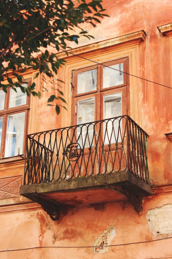 Terrace vs balcony